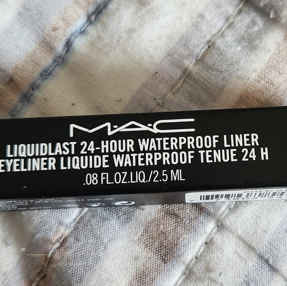 New in Box MAC Waterproof Black Mascara - Wet Road - Picture 2 of 3